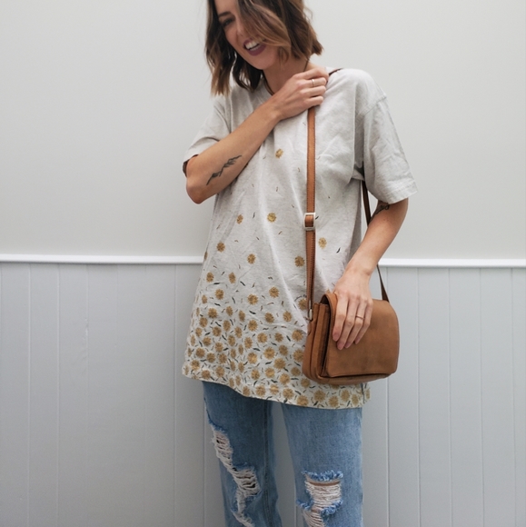 VINTAGE Northern Reflections V-neck Sunflower Grey T-shirt - Picture 7 of 7